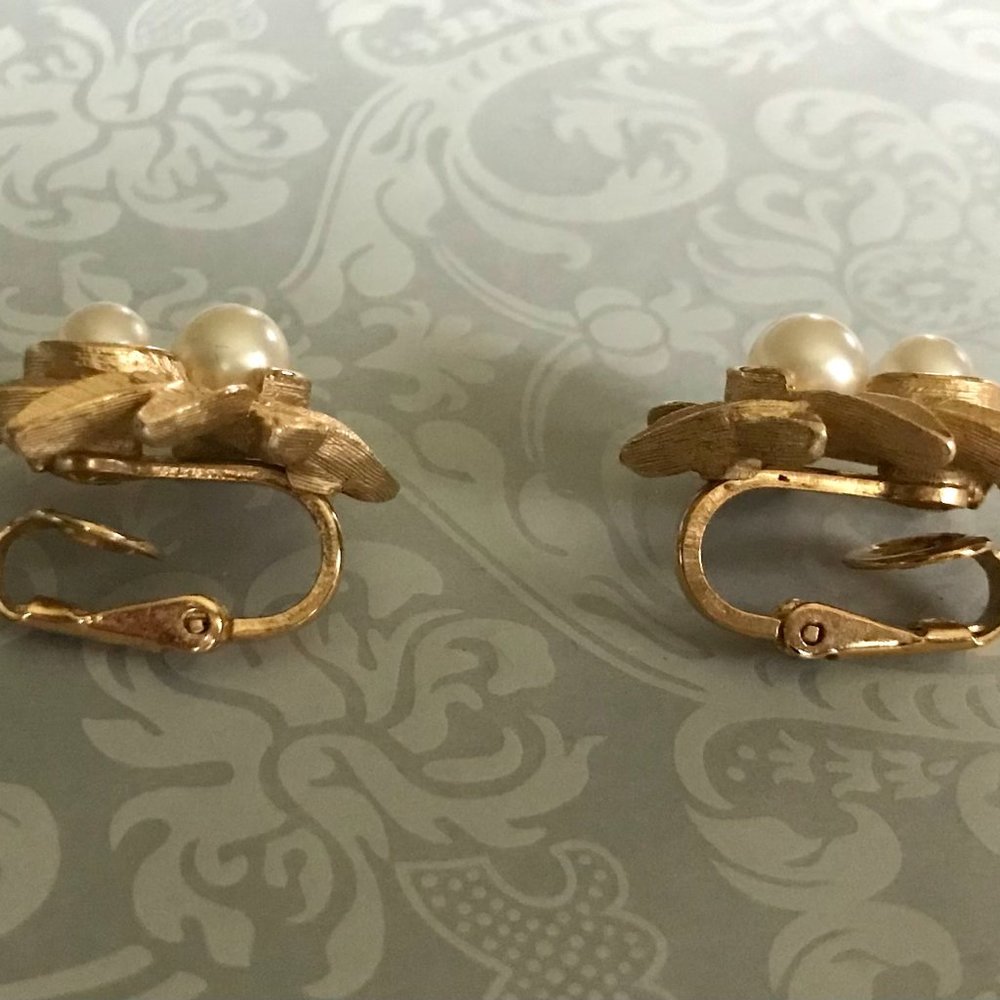 Vintage 1971 Avon Evening Creation Earrings - Picture 8 of 8